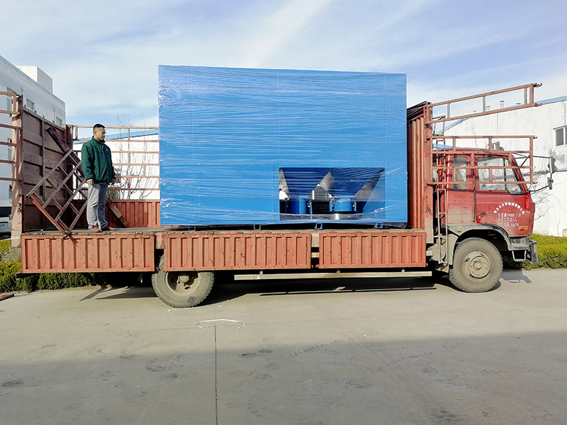 山東除塵設(shè)備廠家，濾筒除塵器發(fā)往客戶現(xiàn)場