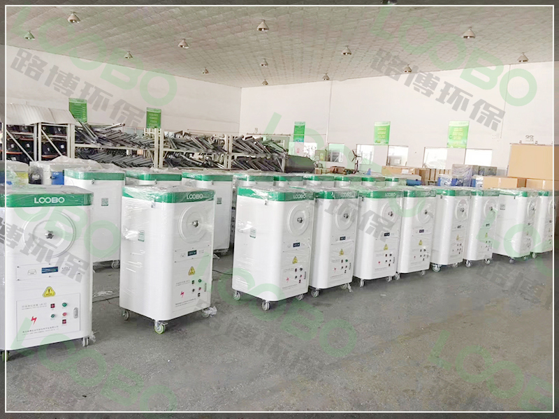 簡(jiǎn)單的介紹一下，焊接車(chē)間行走的環(huán)保衛(wèi)士，移動(dòng)式焊接煙塵凈化器