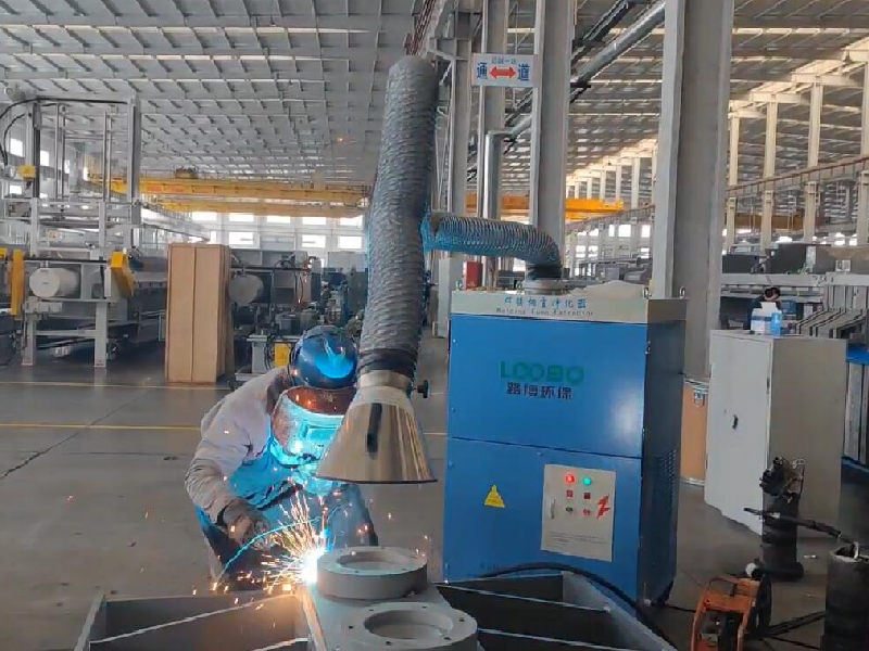 焊點(diǎn)在哪，凈化到哪”——移動(dòng)式焊煙凈化器的的實(shí)戰(zhàn)優(yōu)勢(shì)