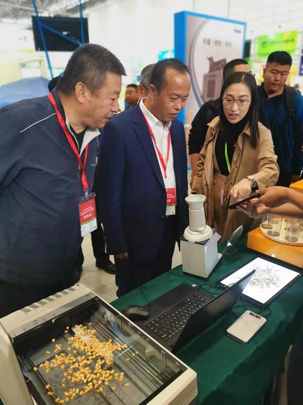 人工智能激發(fā)產(chǎn)業(yè)活力，托普云農(nóng)新技術(shù)產(chǎn)品亮相種子雙交會(huì)